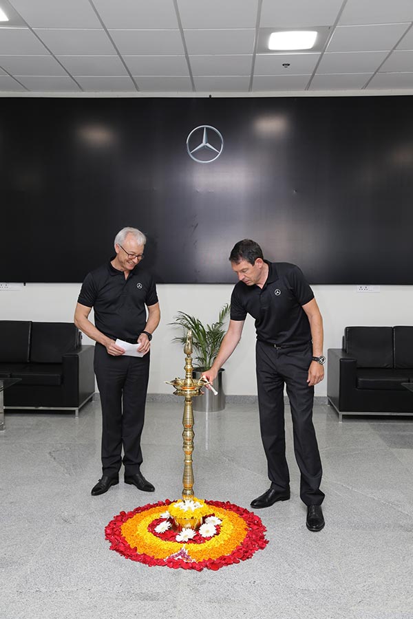 4-dr-till-conrad-head-region-overseas-mercedes-benz-cars-and-mr-roland-folger-md-ceo-mercedes-benz-indialighting-the-lamp-at-the-inauguration-of-vpc