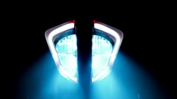 2017-ktm-duke-390-teaser-image-headlamp