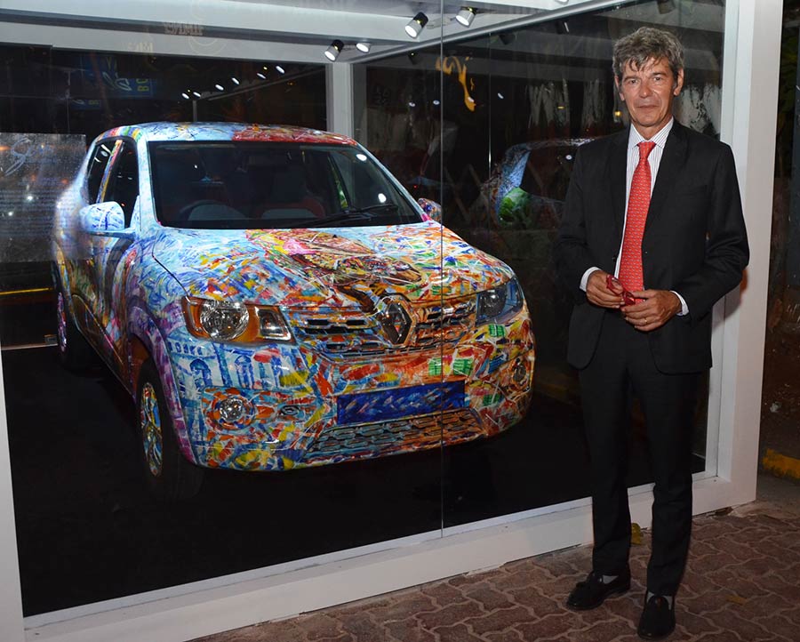 yves-perrin-consul-general-of-france-at-the-inaguration-of-kwid-art-car