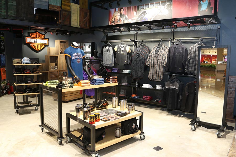 harley-davidson-launches-maiden-merchandise-showroom-at-mumbai-airport-_5