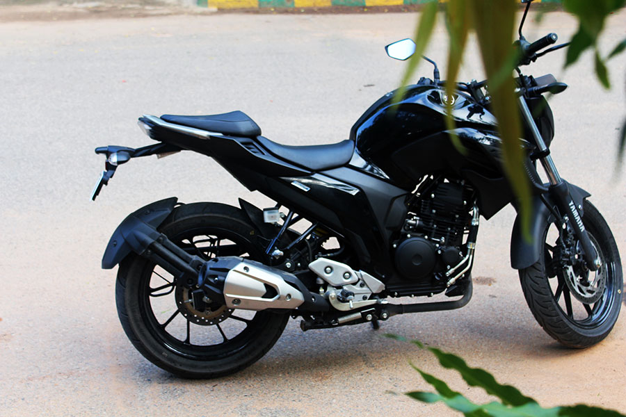 Yamaha FZ25 Review (Knight Black) - Perfect Powerful 250cc 