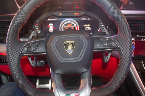 Lamborghini-URUS-Steering-Wheel - GaadiKey