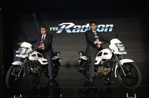 TVS Radeon - First Commuter Bike to get Mobile Charging Feature - GaadiKey