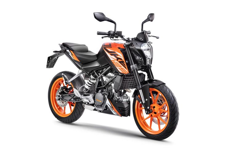 KTM Duke 125 Colors - Orange, White and Black - GaadiKey