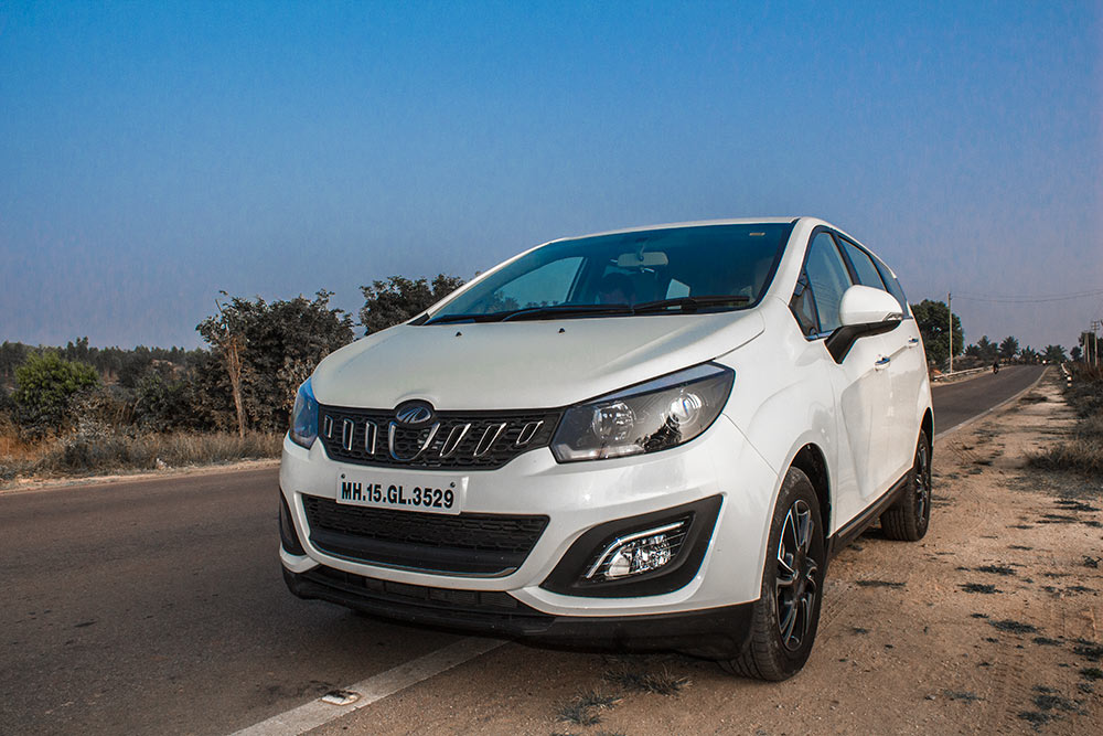 Mahindra Marazzo Review - Iceberg White - GaadiKey