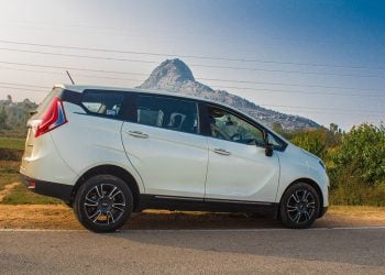 Mahindra Marazzo Review – Iceberg White