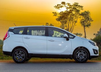 Mahindra Marazzo Review – Iceberg White