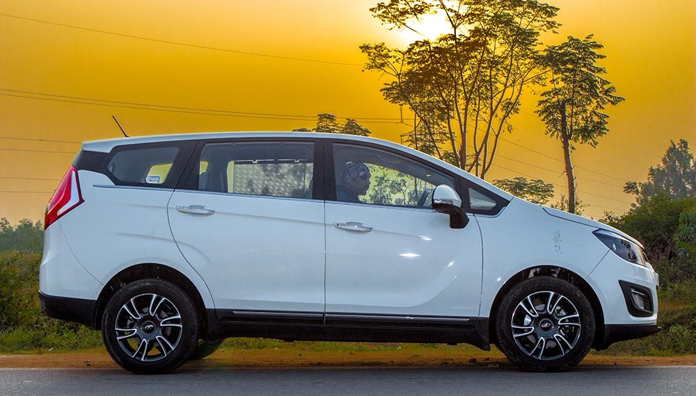 Mahindra Marazzo Review - Iceberg White - GaadiKey