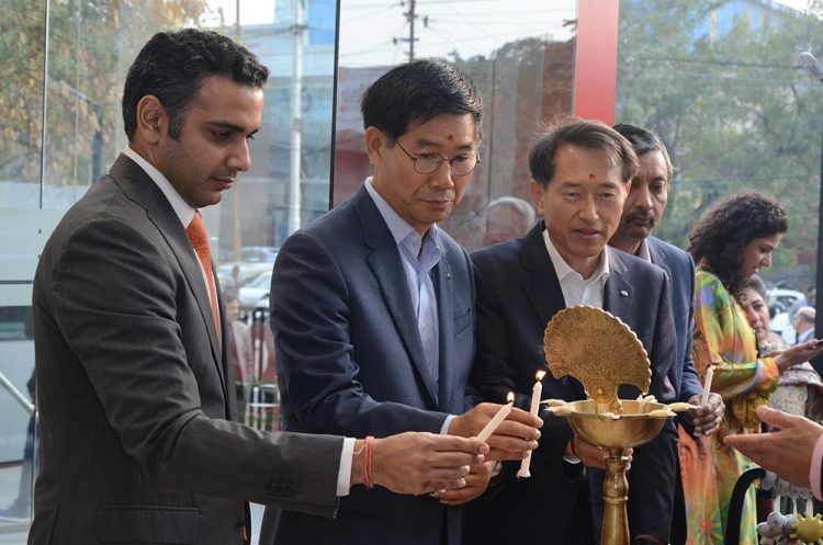 Kia Motors India Opens its First Showroom in India