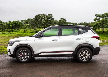 Kia Seltos Photos: Glacier White with Aurora Black
