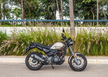 Hero XPulse 200T Photos: Matte Shield Gold