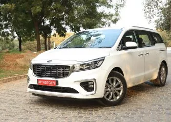 Kia Carnival Review: An Expensive Affair