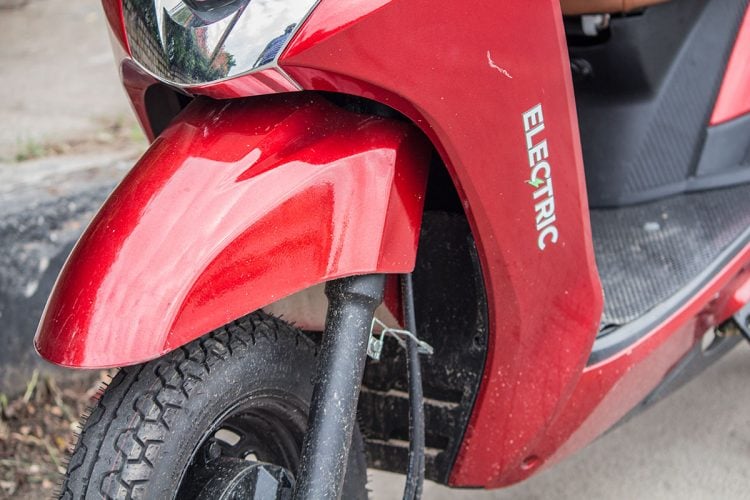 Ampere Magnus Pro Review (Electric Scooter) GaadiKey