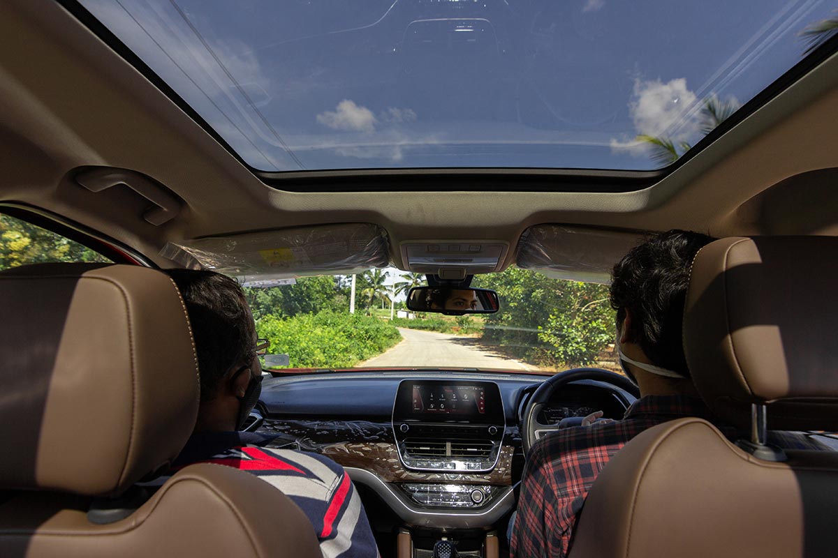Tata Harrier XT+ launched at Rs 16.99L; Gets Panoramic Sunroof GaadiKey