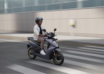 Ather 450X challenges Petrol Motorcycles on a Racetrack in Bengaluru