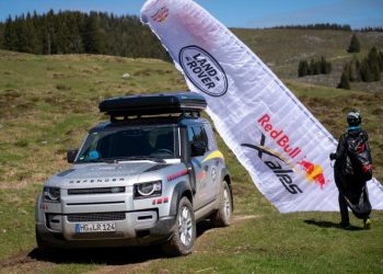 Land Rover Defender supports the World’s toughest adventure race