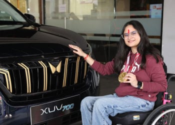 Mahindra XUV700 Gold Avani Lekhara