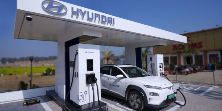 Hyundai Installs DC Ultra-Fast Charging Stations At Key Highways - GaadiKey