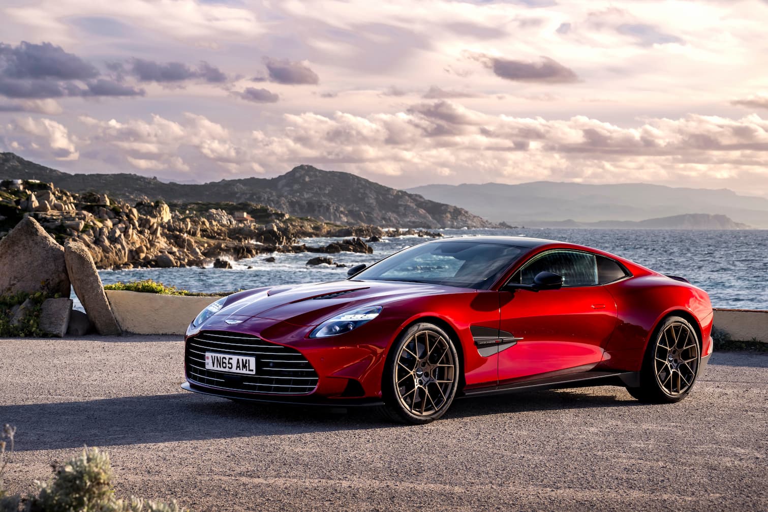 Aston Martin Vanquish 2025 Launched in India – Price, Specs & Features ...
