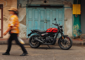 2025 Royal Enfield Hunter 350 London Red Color Photos