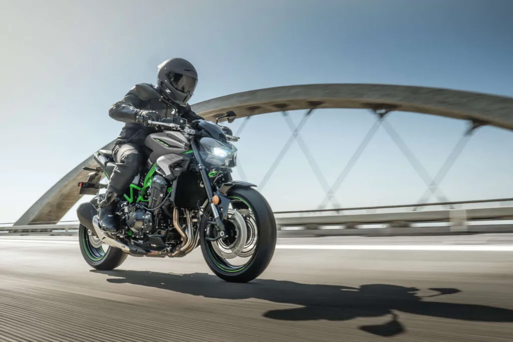 2025 Kawasaki Z900 Green Color Photo