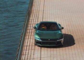 Ferrari 12 Cilindri Mumbai