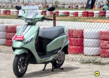 Suzuki e Access on Double Stand