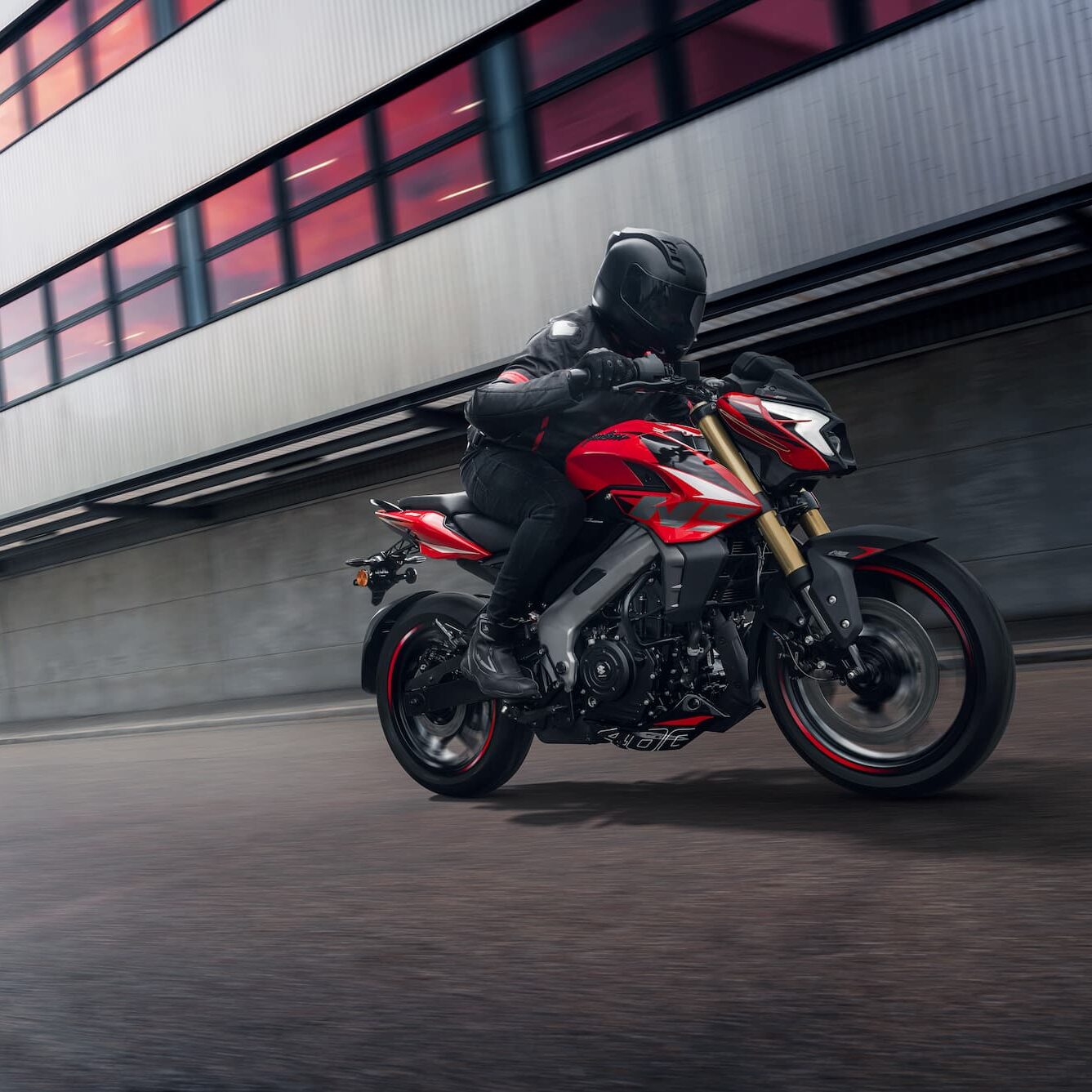 2025 Pulsar NS400Z gets Clutch-less Shifting; Priced at ₹1.92