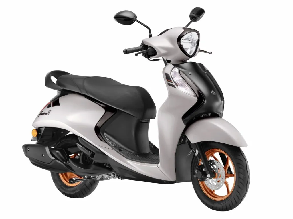 2025 Yamaha Fascino S 125cc scooter in Matte Grey Color with Orange Wheels