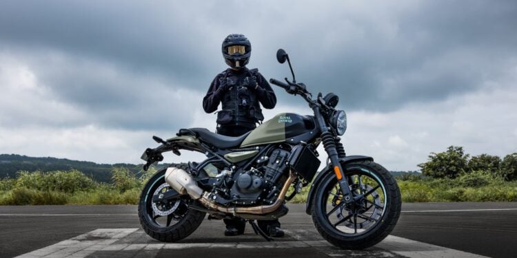 Royal Enfield Guerrilla 450 Shadow Ash Color Option