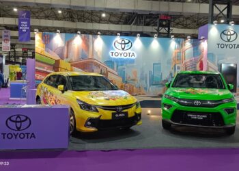 Toyota Anime India 2025 Hyryder in Green, Glanza in Yellow ANime