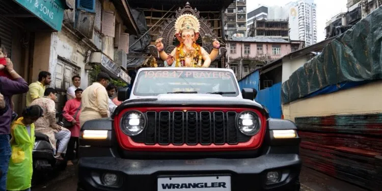 Jeep Wrangler and Ganesh Visarjan - Trail of Faith Campaign