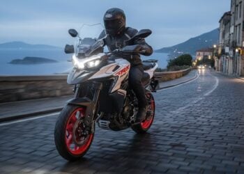 Benelli TRK 902 Stradale Images