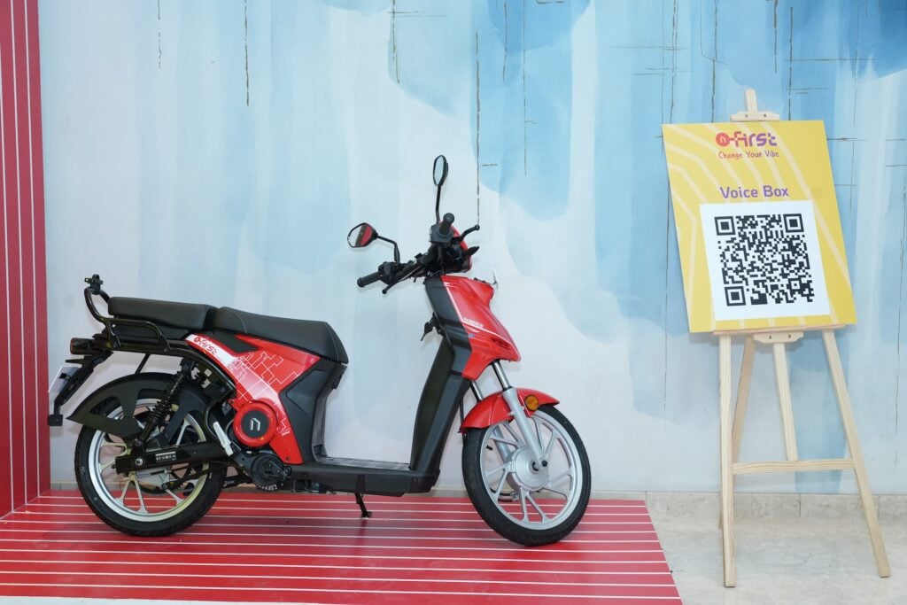 Numeros Electric Scooter Red Color