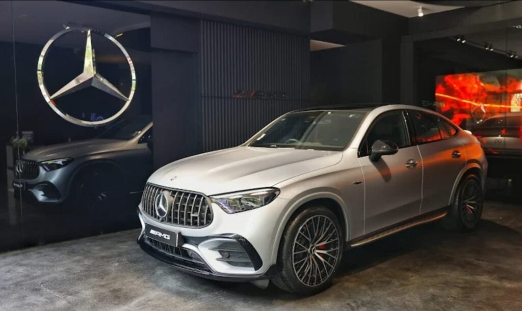 Auto Hangar Mercedes Showroom