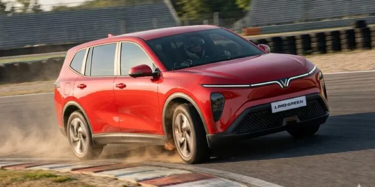 VinFast Limo Green ... The red color