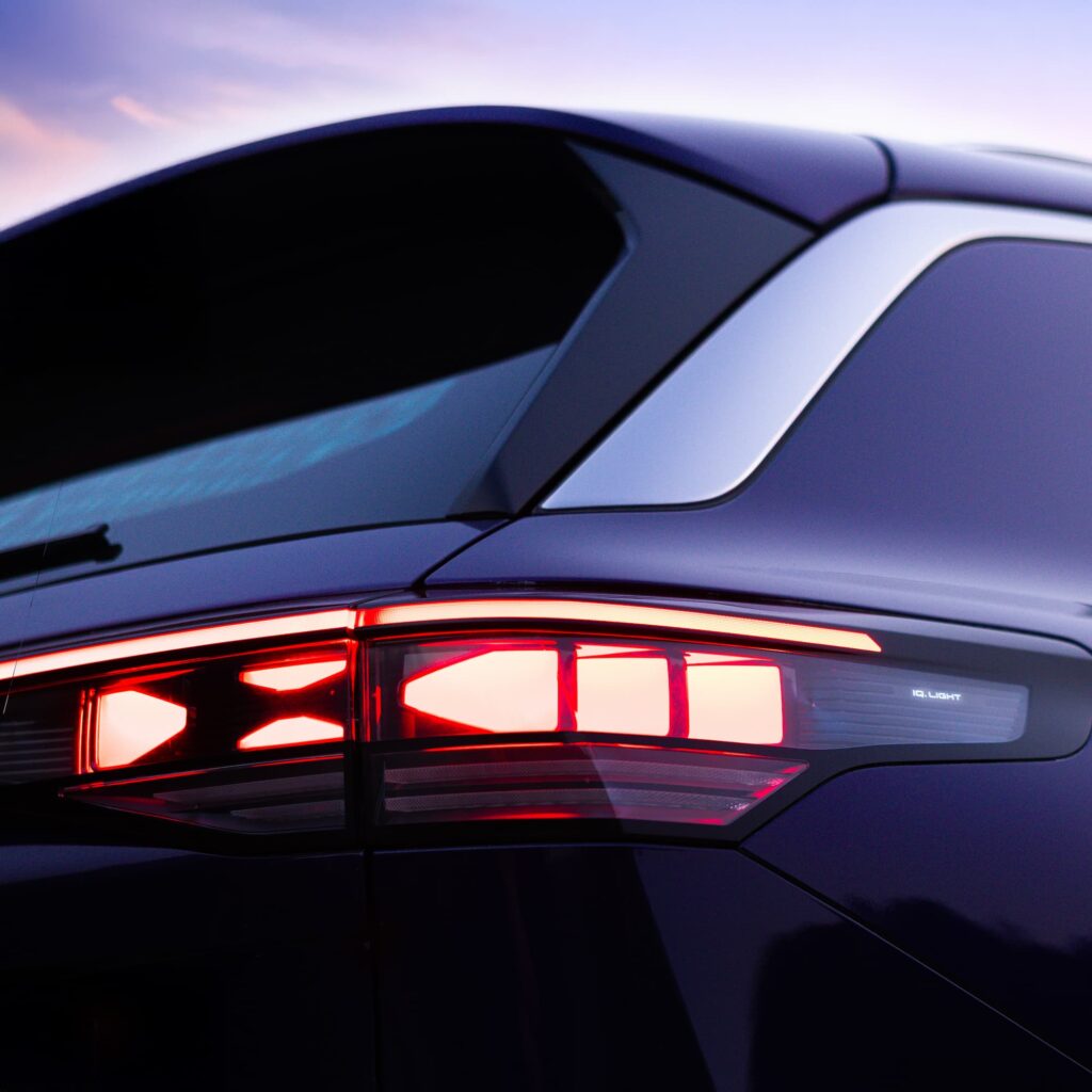 Volkswagen Tayron R-Line Photos Rear side