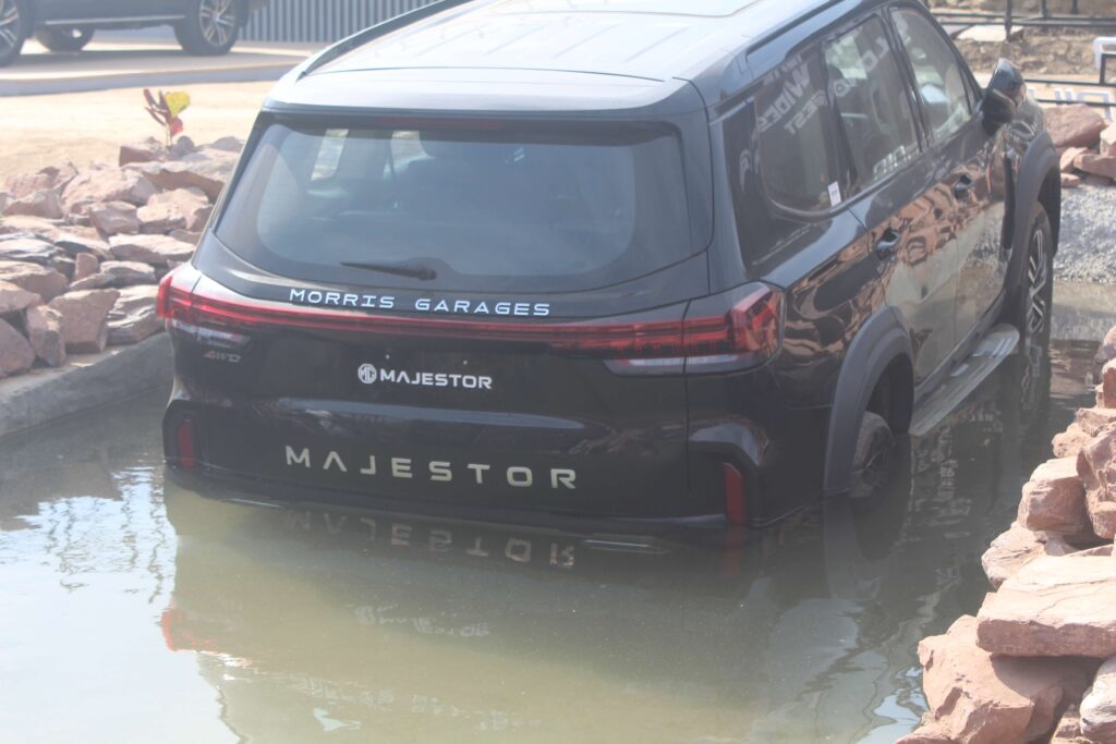 MG Majestor Water Wading
