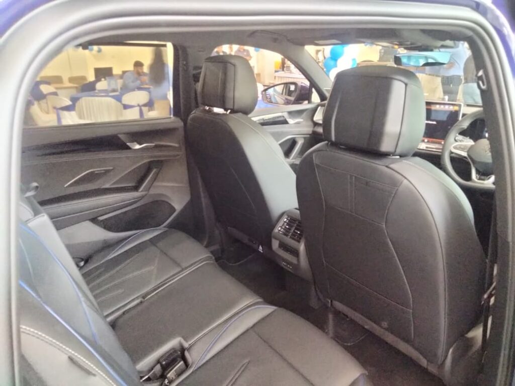 Volkswagen Tayron R Line 2nd Row Images