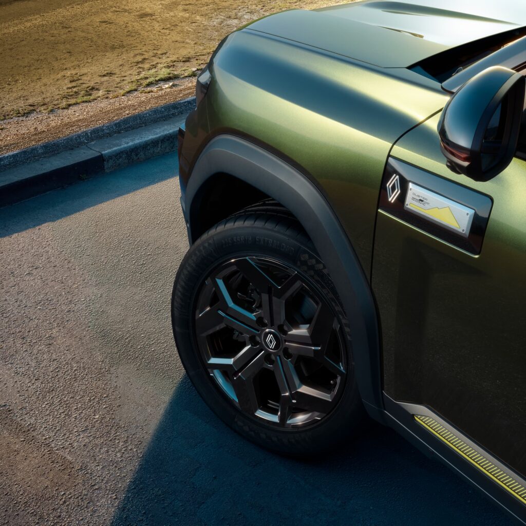 2026 Renault Duster Alloy Wheels Jade Green Color