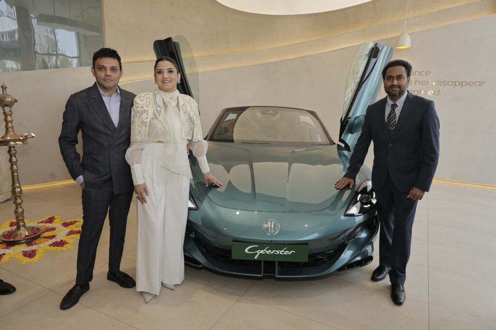 MG SELECT Car Showroom in Surat