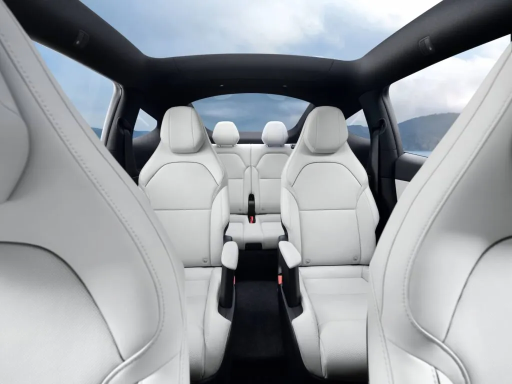 Tesla Model Y L 6 Seater 