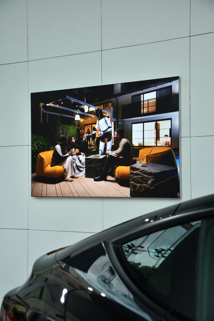 Tesla Model Y Black - Display Photos