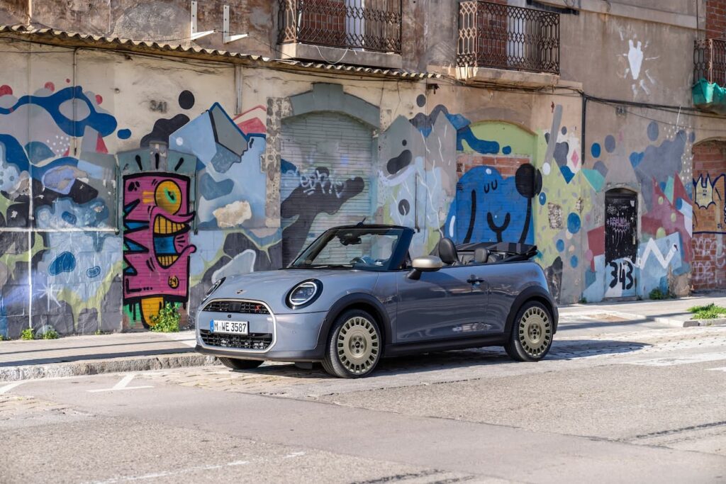 New Image of MINI Convertible Stardust Color