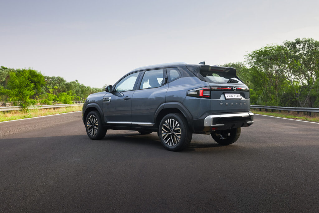 Nissan Tekton Exterior Photos Side View Alloy Wheels New Nissan Tekton