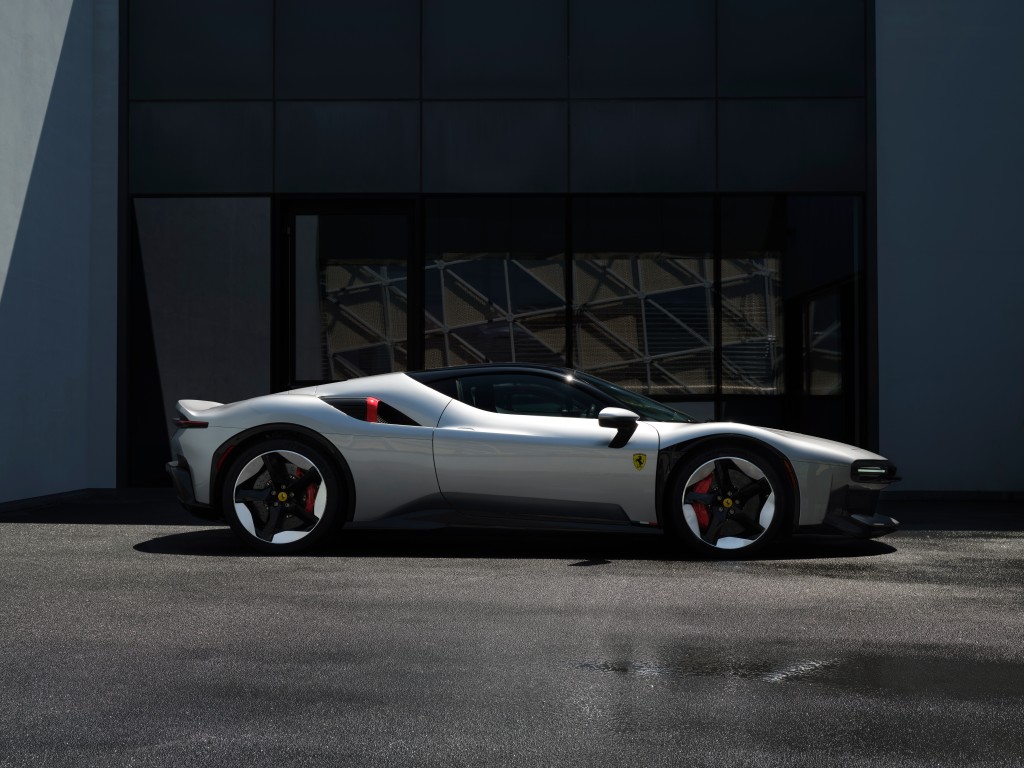 Ferrari CZ26 Photos
