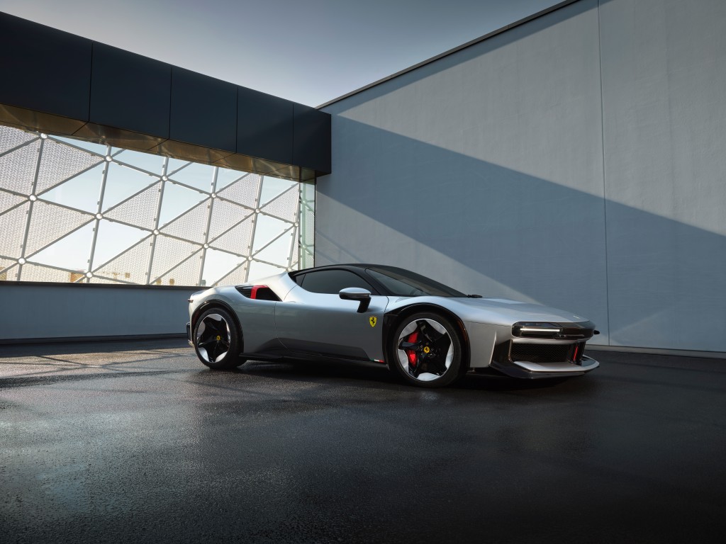 Ferrari CZ26 Photos