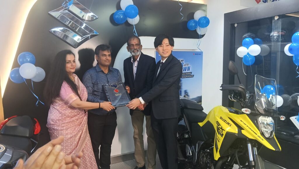 New Suzuki Showroom in Barielly Uttar Pradesh... Suzuki V-STROM SX